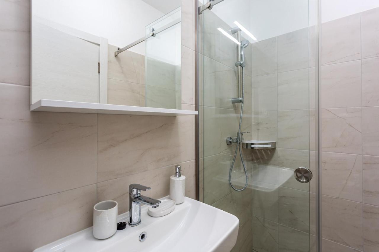 Kvarner Bay 4* - Apartments 1 & 3 Rijeka Ngoại thất bức ảnh